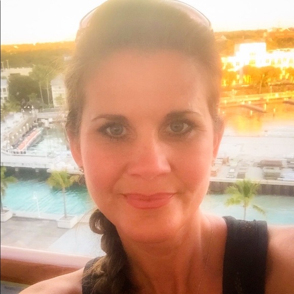 Meet your Posher, Monica - Picture 5 of 8